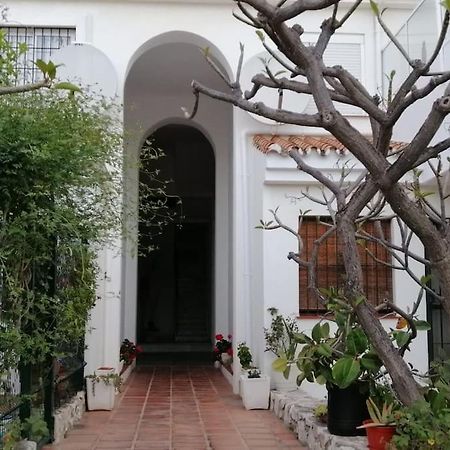 Beautiful Apartment In La Carihuela, Torremolinos Eksteriør billede