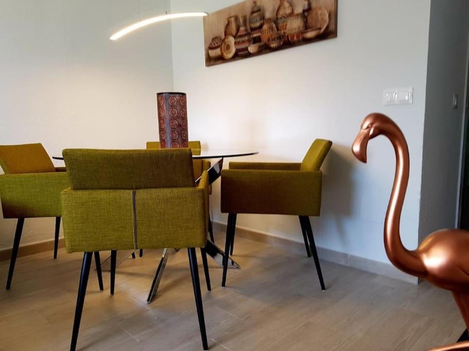 Beautiful Apartment In La Carihuela, Torremolinos Eksteriør billede