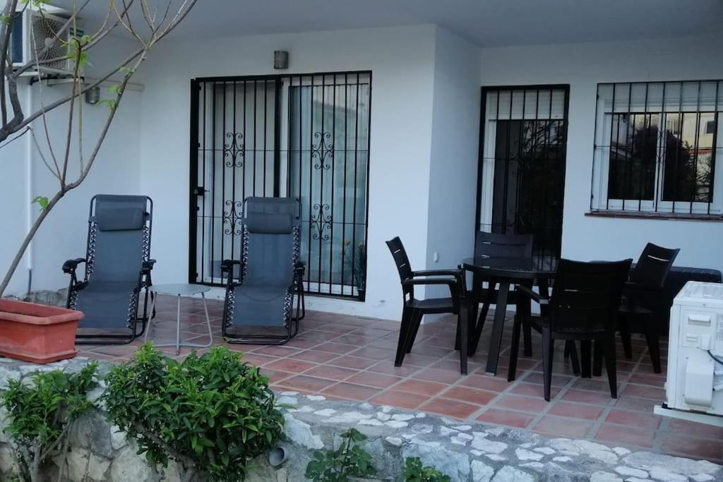 Beautiful Apartment In La Carihuela, Torremolinos Eksteriør billede
