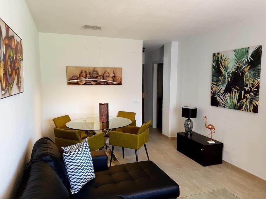 Beautiful Apartment In La Carihuela, Torremolinos Eksteriør billede