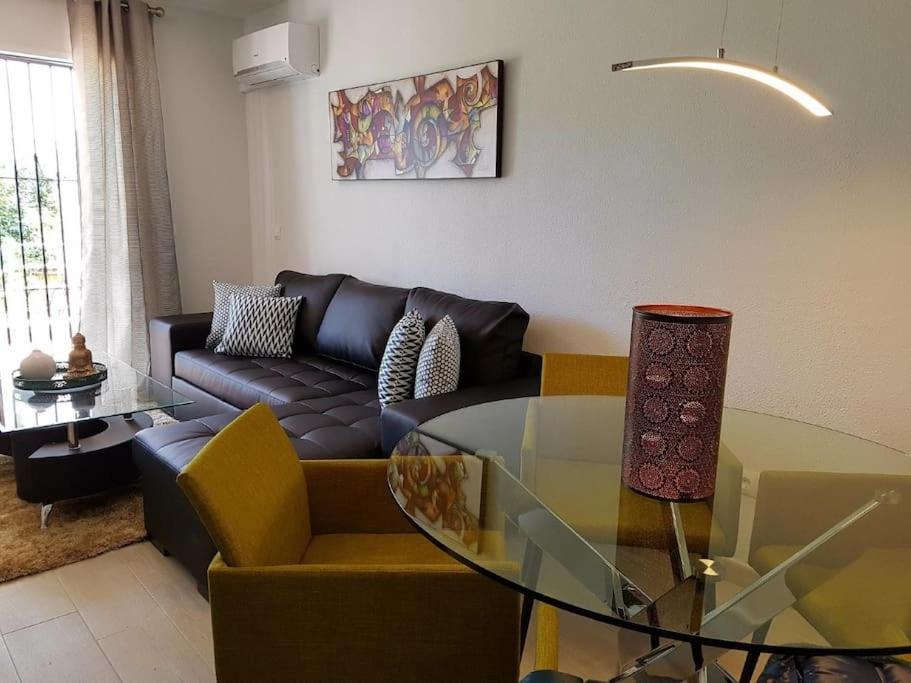 Beautiful Apartment In La Carihuela, Torremolinos Eksteriør billede