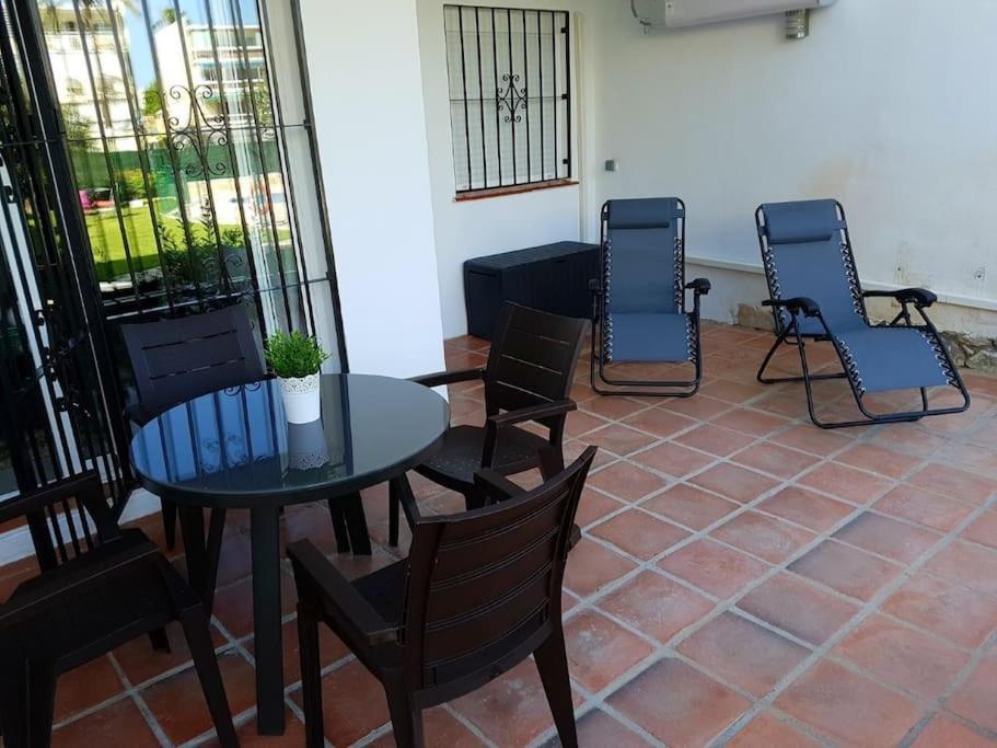 Beautiful Apartment In La Carihuela, Torremolinos Eksteriør billede