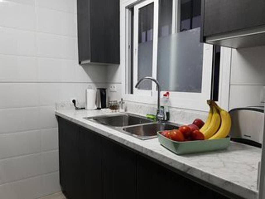 Beautiful Apartment In La Carihuela, Torremolinos Eksteriør billede