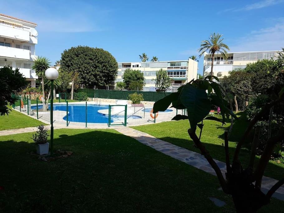 Beautiful Apartment In La Carihuela, Torremolinos Eksteriør billede
