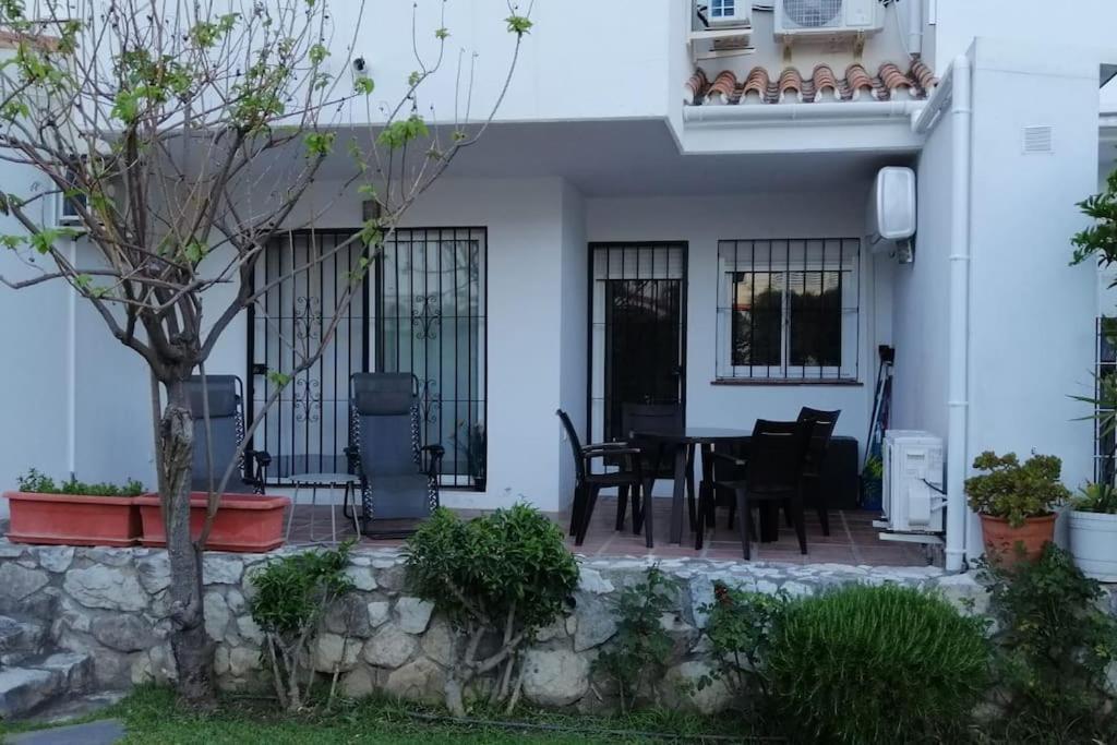 Beautiful Apartment In La Carihuela, Torremolinos Eksteriør billede